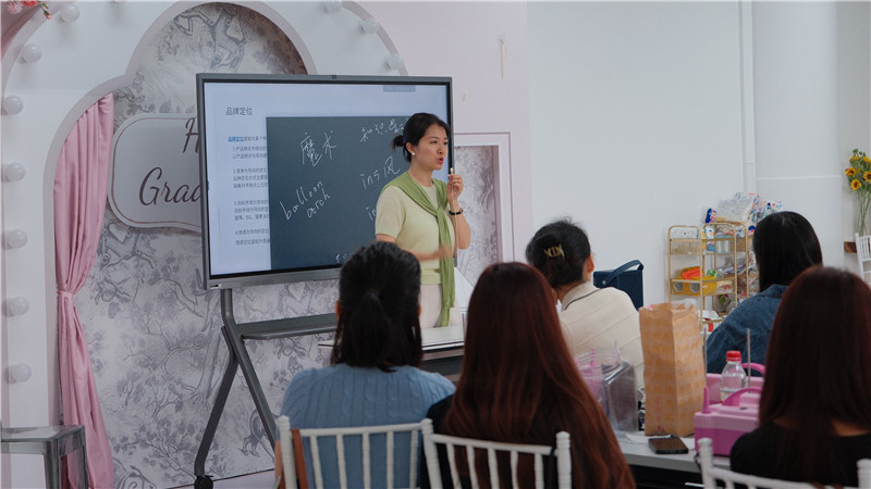 学员正在学习中(图1)